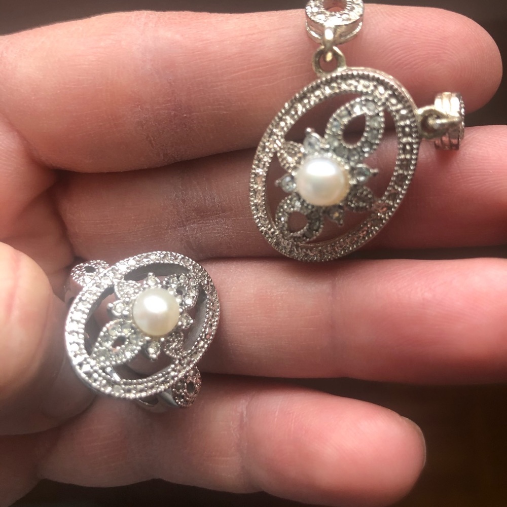 Costume jewelry set (necklace & ring size 7) 💎